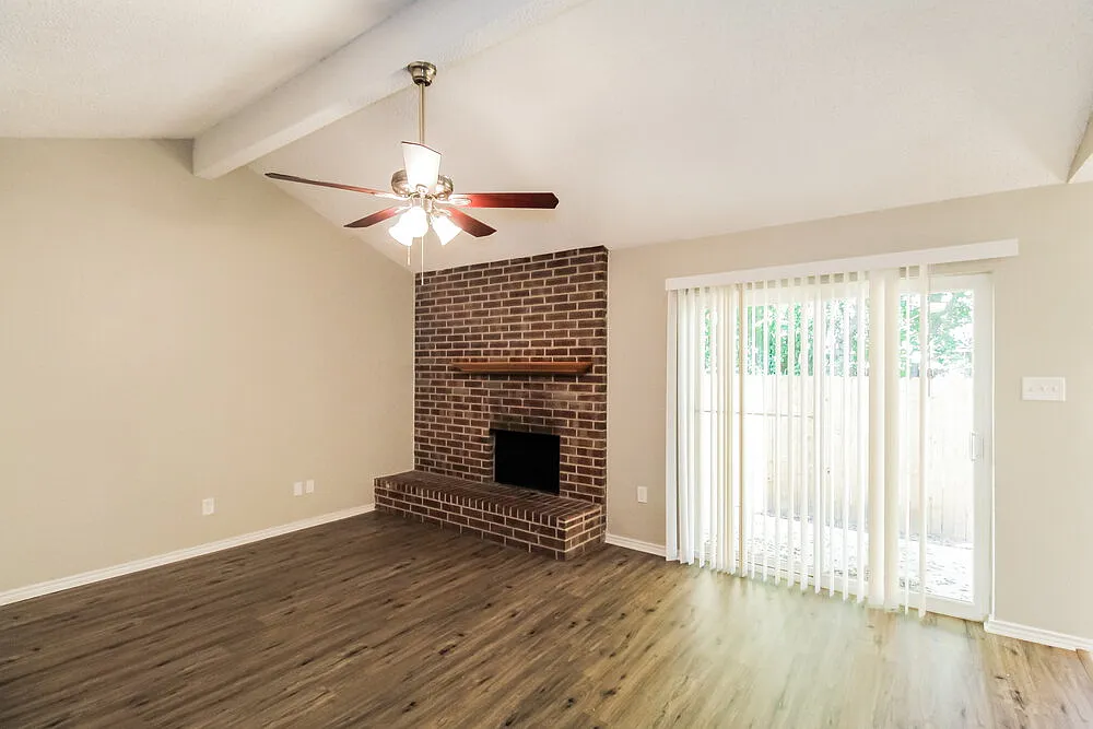 3 bed, 2.0 bath, 1200 sqft, $1,800 — Photo 3