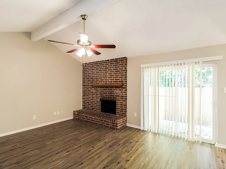 2800 Terry Ct — Photo 3