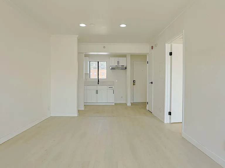 1816 N Gramercy Pl — Photo 7