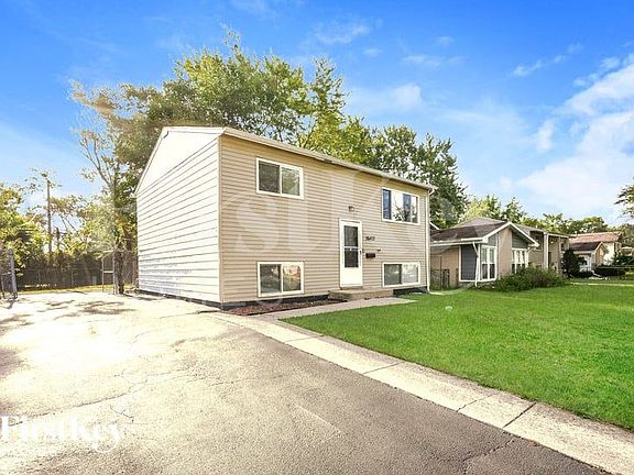 2nd image of 16403 Marshfield Ave