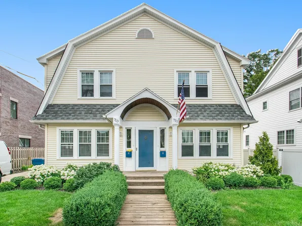 711 Croswell Ave SE, East Grand Rapids, MI 49506