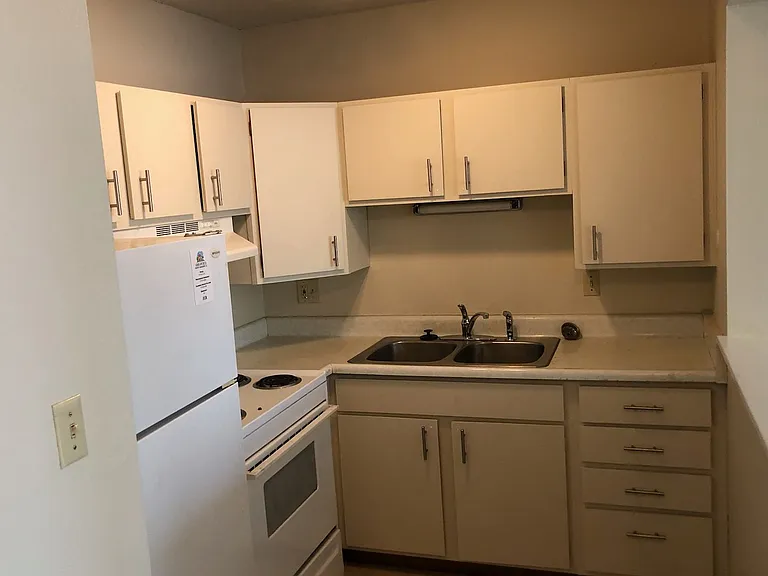229 N Hancock Ave — Photo 5