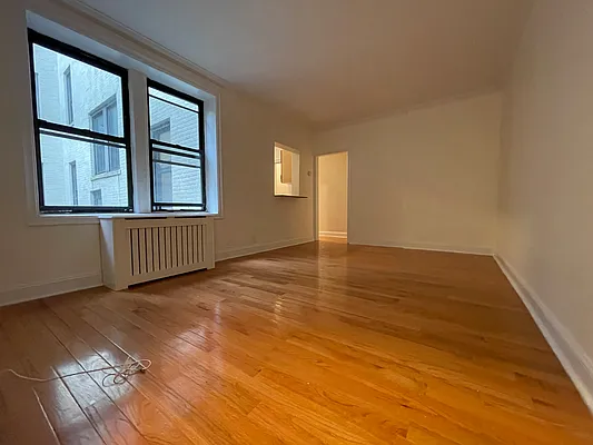 Rented by Hillel Realty Group | media 5