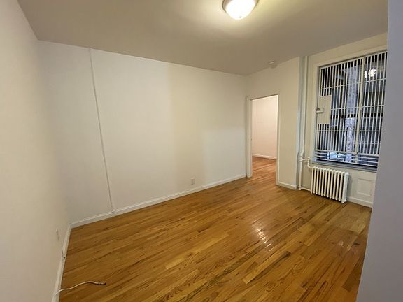 3rd image of 179 Prince St APT 10