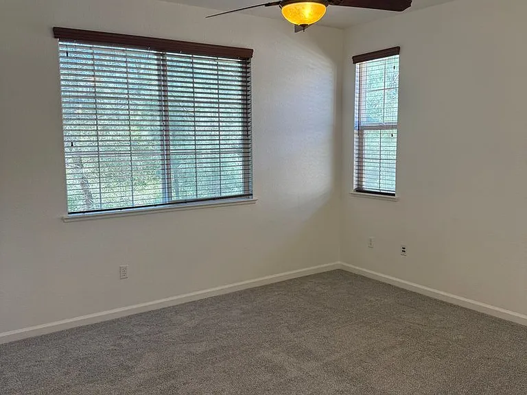 1402 Ferry Cir — Photo 11