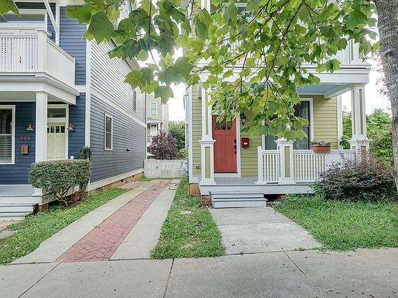 Private driveway with parking for up to 2 cars