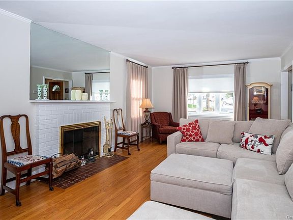 3rd image of 104 Parkview Dr