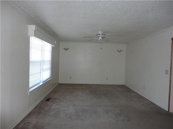 3rd image of 3301 Simmons Dr