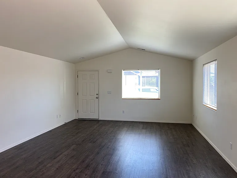 2501 NE 5th St — Photo 26