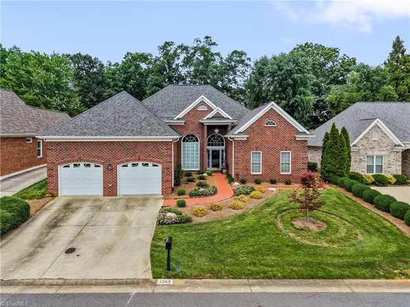 1265 Thornhill Ln, Winston Salem, NC 27106