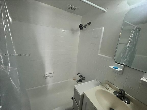 3rd image of 6484 Indian Creek Dr APT 214