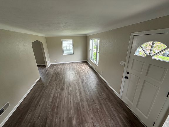 3rd image of 3162 Winston Blvd