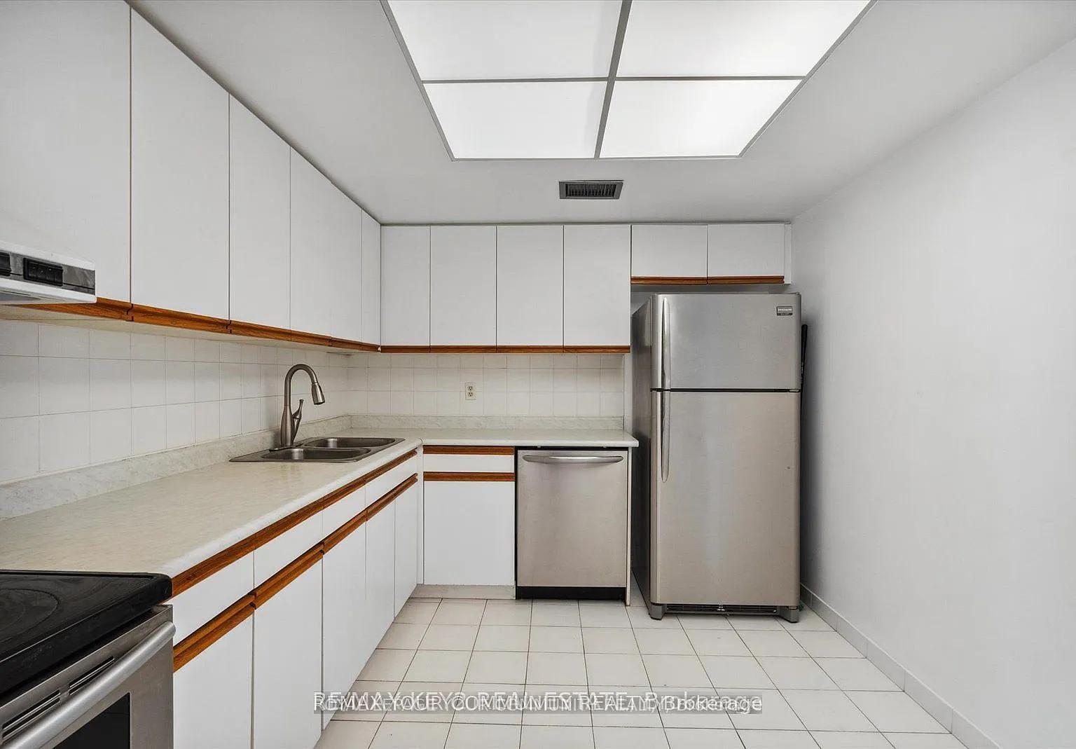 3 bed, $3,000 — Photo 4