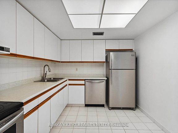 4th image of 225 Bamburgh Cir #511