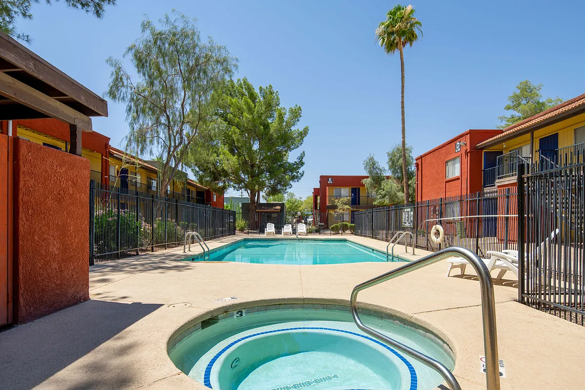 Building Photo - Desert Pines
