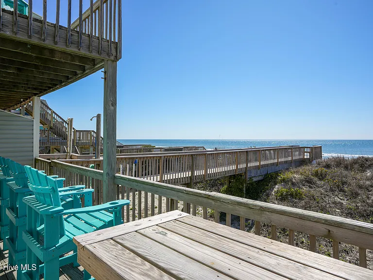 3994 Island Dr — Photo 16