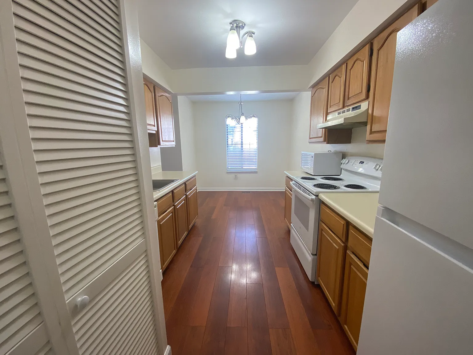 1 bed, 800 sqft, $1,600 — Photo 4