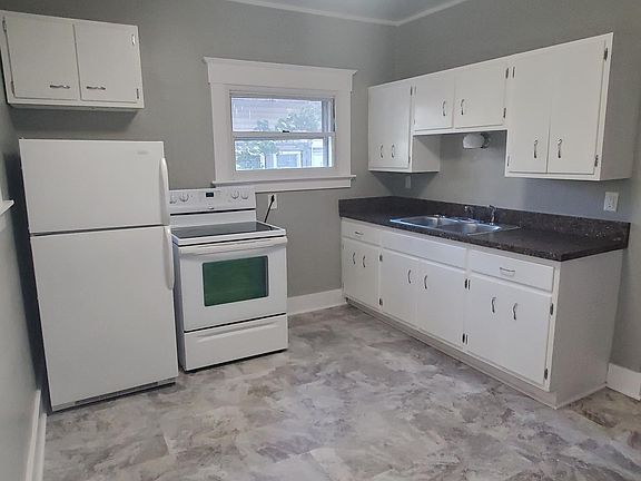 2nd image of 3305 Emerson St #1