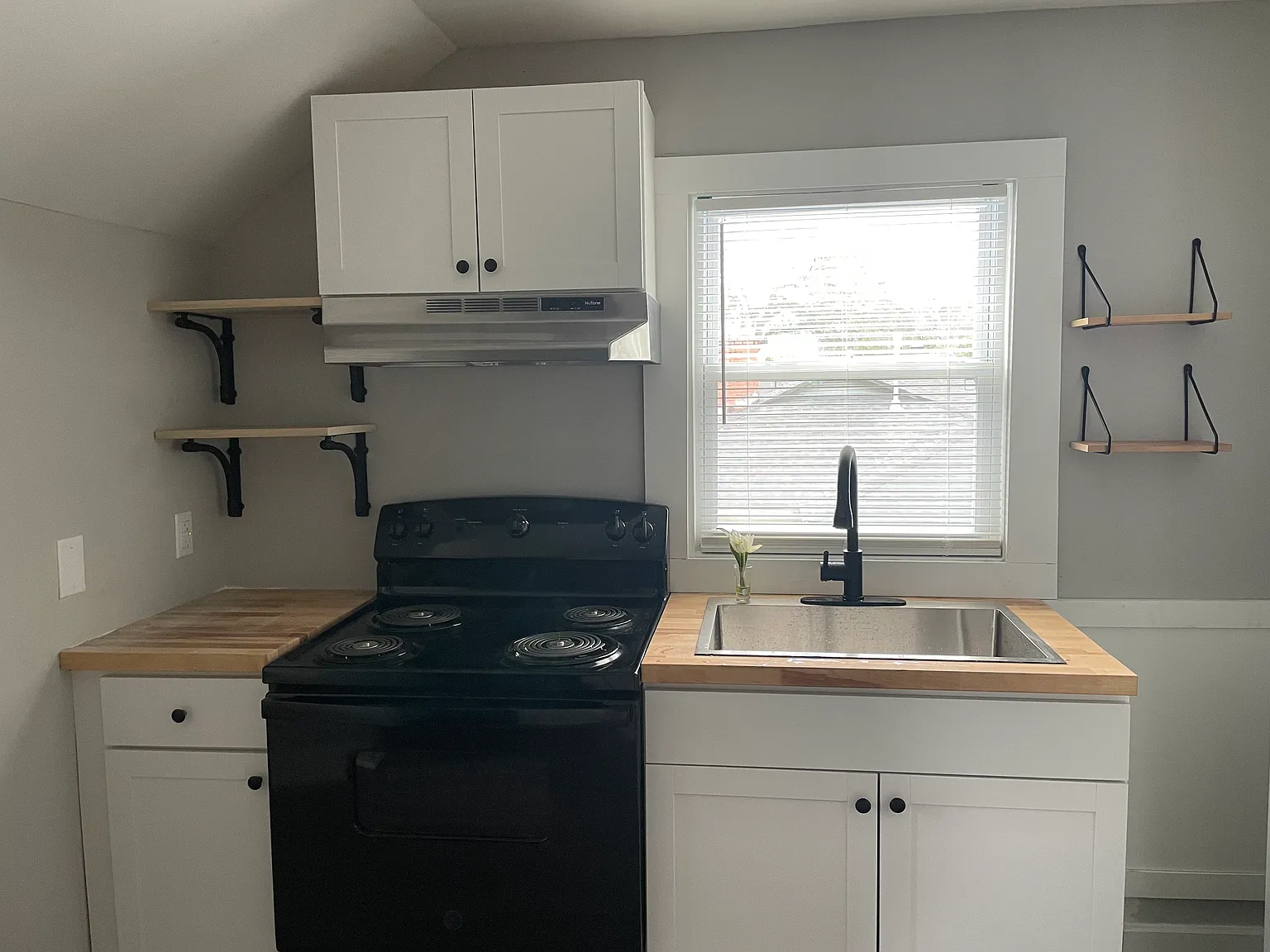 Studio, 650 sqft, $990 — Photo 4