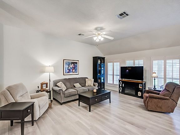 4th image of 3505 Lake Arthur Dr