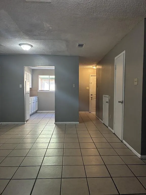 1435 Jasper Ave — Photo 2