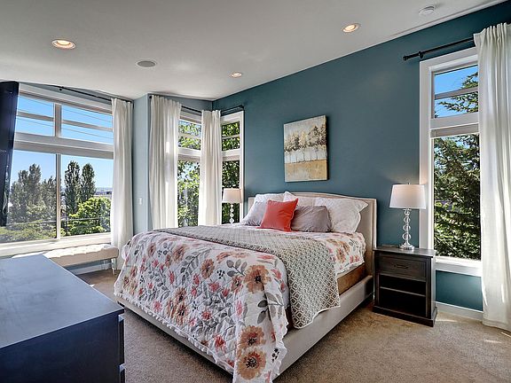 Masterbath with 5 piece bath