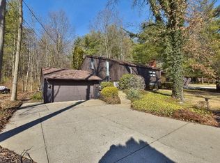 9139 Hillside Dr NE, Mineral City, OH