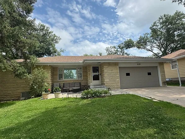 828 Northborough Ln, Lincoln, NE 68505