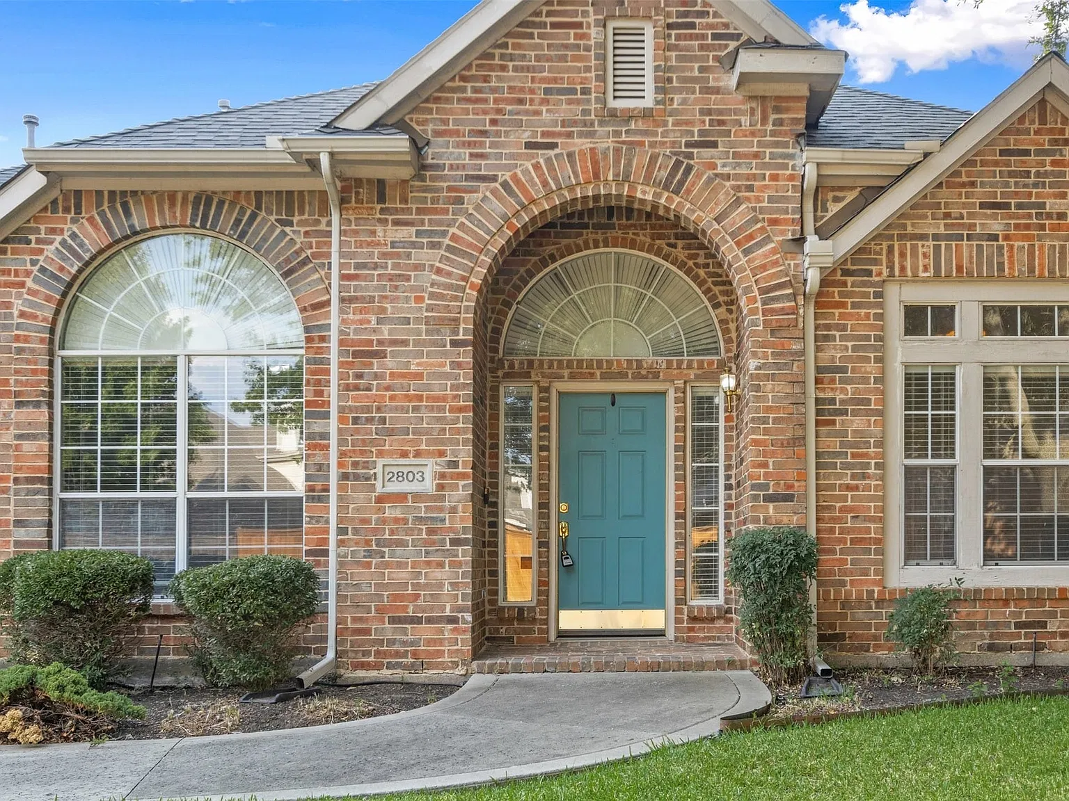 3 bed, 2.0 bath, 2248 sqft, $2,350 — Photo 1