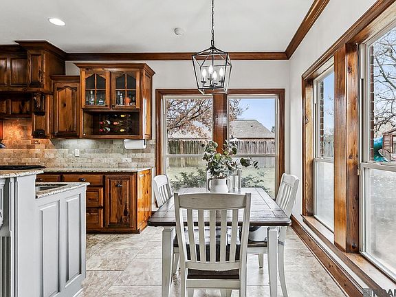 5th image of 8304 Oakley Dr