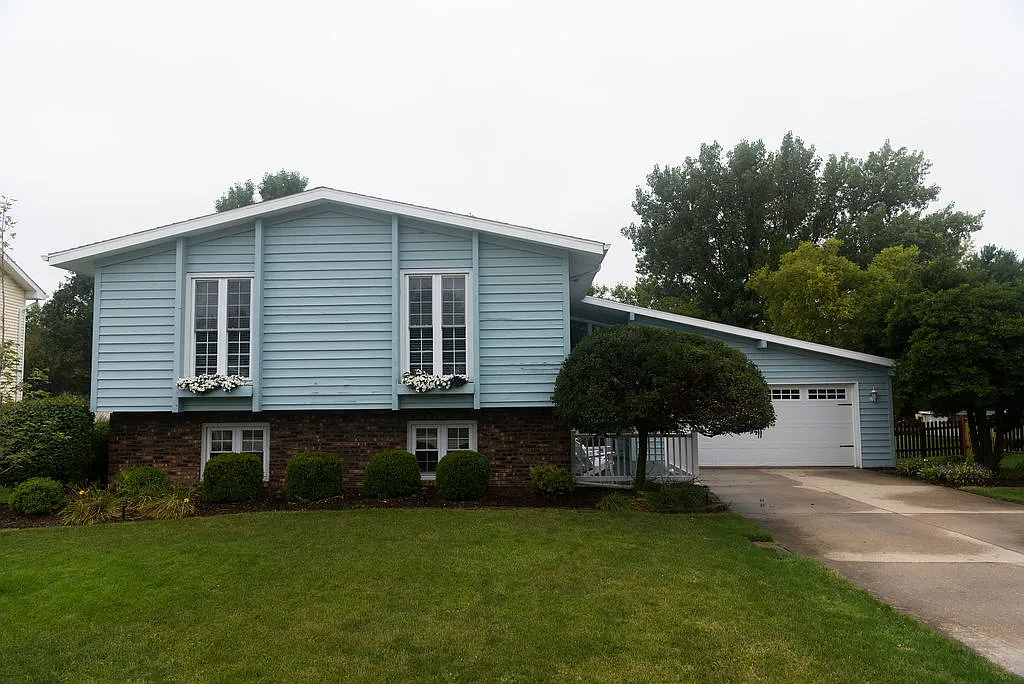 1415 Westminster Ln photo 1
