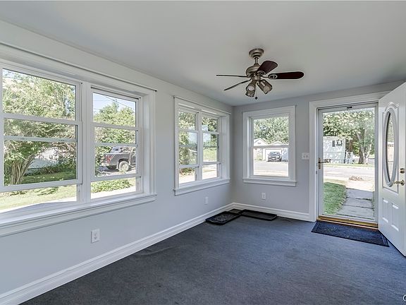 3rd image of 34 Antwerp St