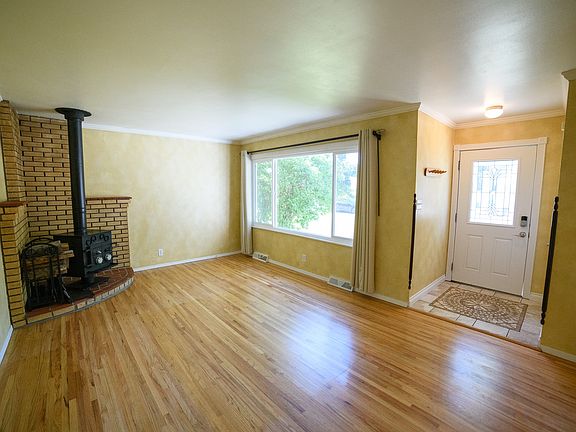 4th image of 3823 4th Ave S