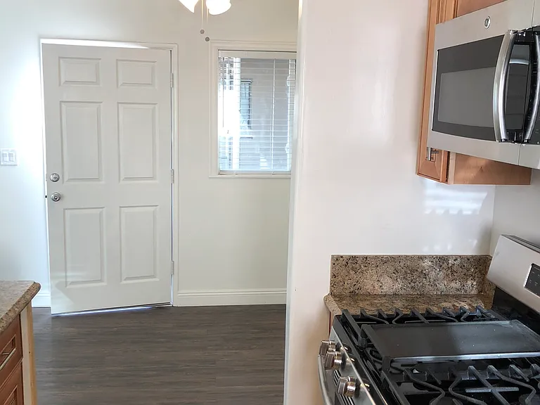 5439 Russell Ave #6 — Photo 15