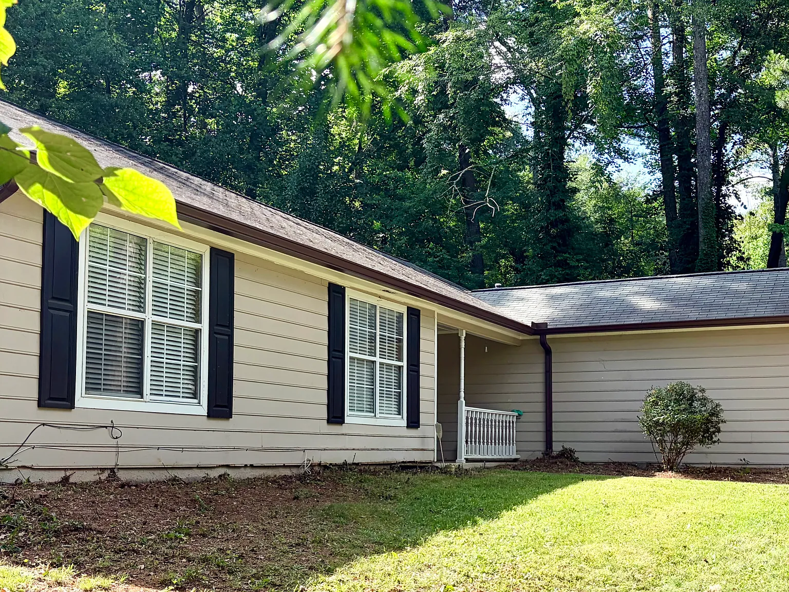 4933 Turtle Rdg NE — Photo 1