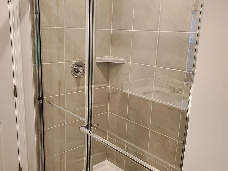 Main bathroom with tiled shower