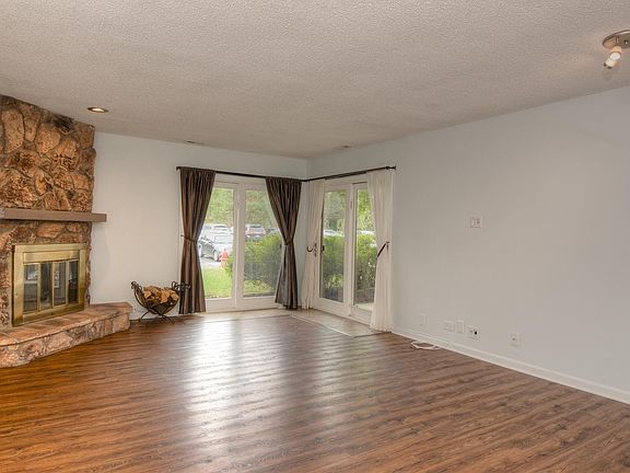 3rd image of 1365 N Sterling Ave Unit 109