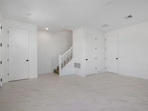 5th image of 15178 Groveside Rd