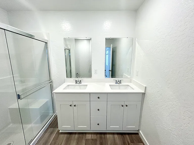 4417 Bellaire Ave — Photo 17