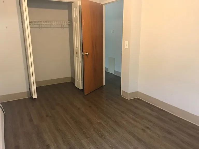 Apartment off 28th and Clyde Park Available — Photo 35