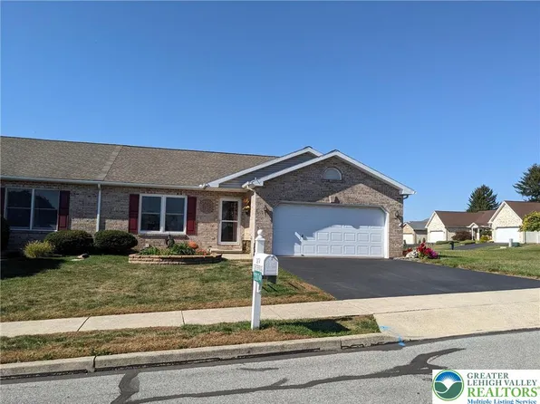 3074 Center Rd, Northampton, PA 18067