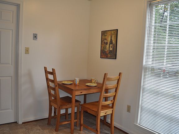 Eating space in kitchen