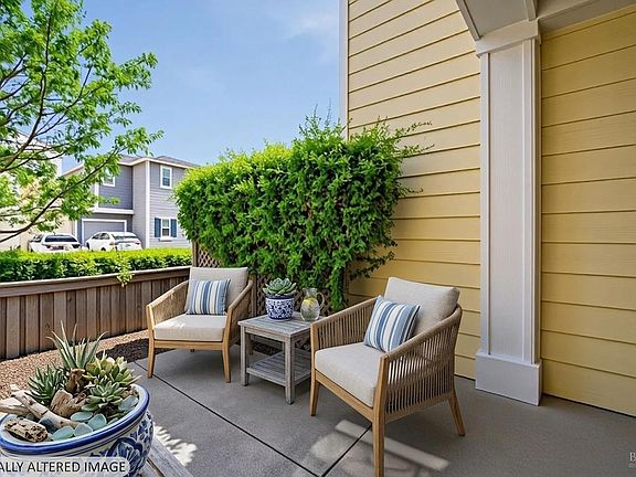 4th image of 924 Aston Avenue