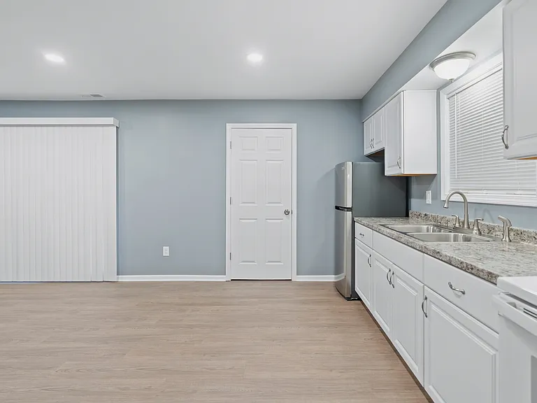 816 Asylum St #2 — Photo 11