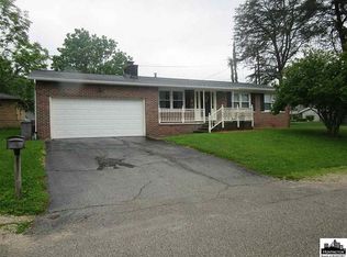 8 Benton Ct, Huntington, WV 25705