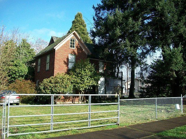 2nd image of 130 F St