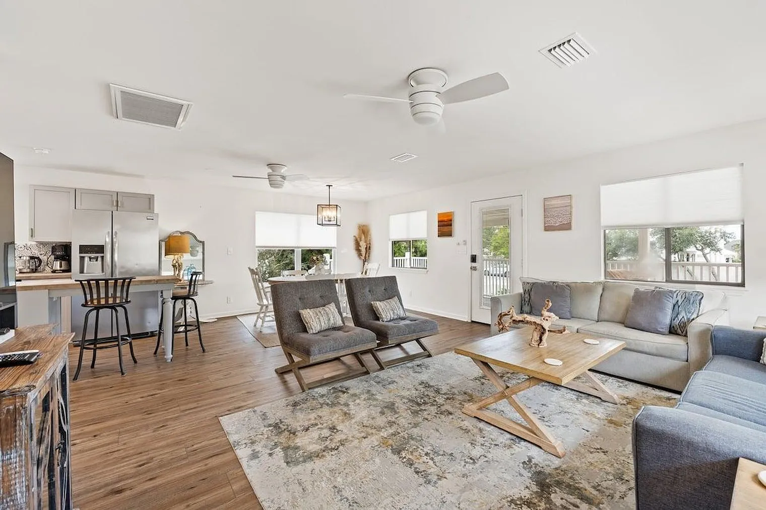 5 bed, 3.0 bath, 2217 sqft, $3,924 — Photo 3