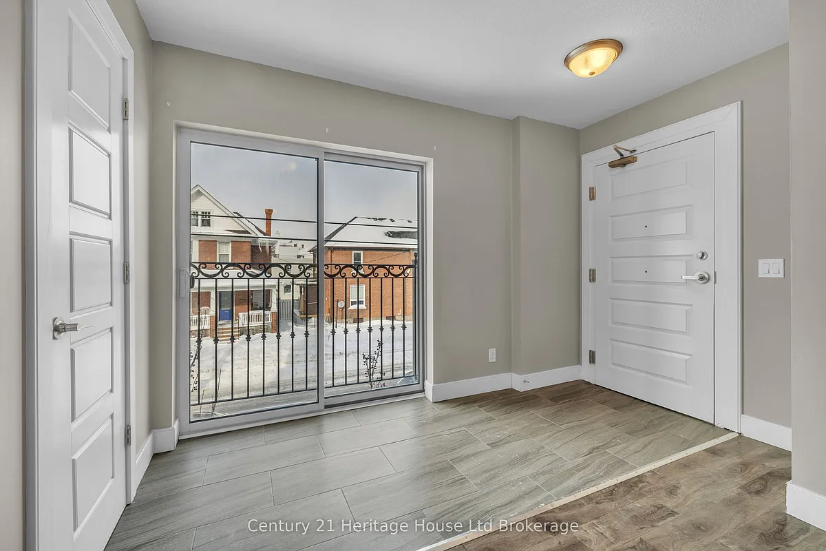 Building Photo - 34 Brock St #201