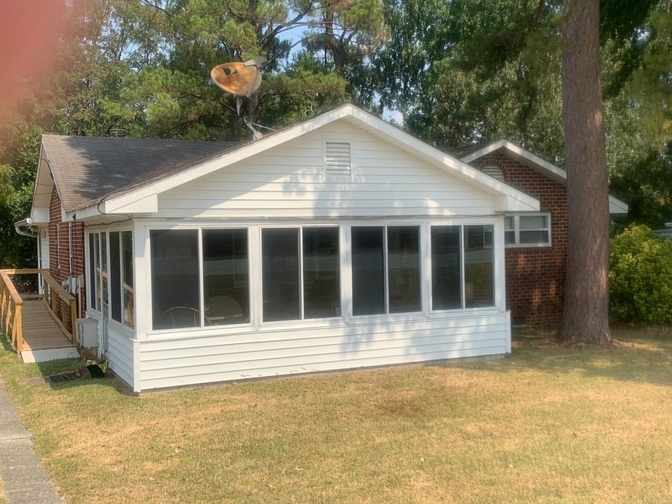 Nice heated and cooled porch