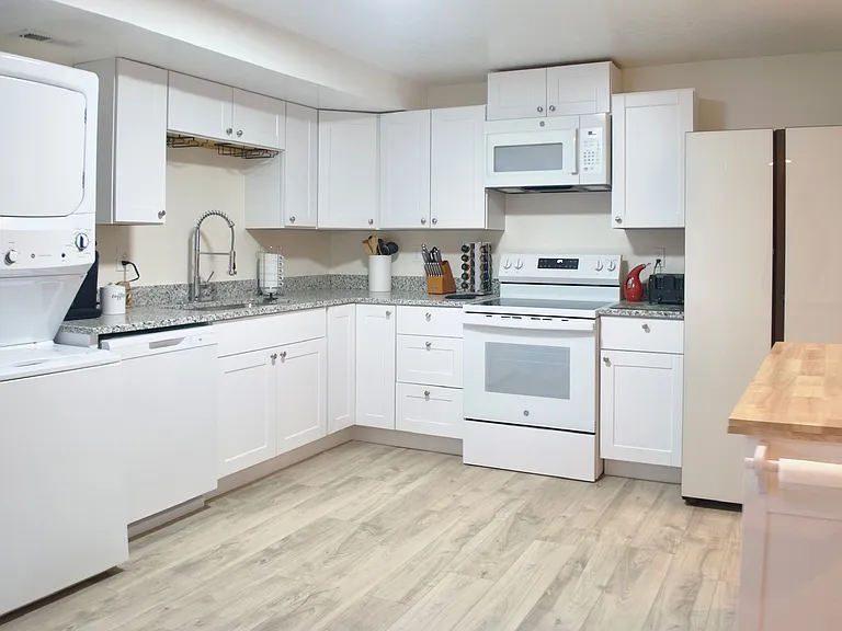 384 W Harvard Dr — Photo 8